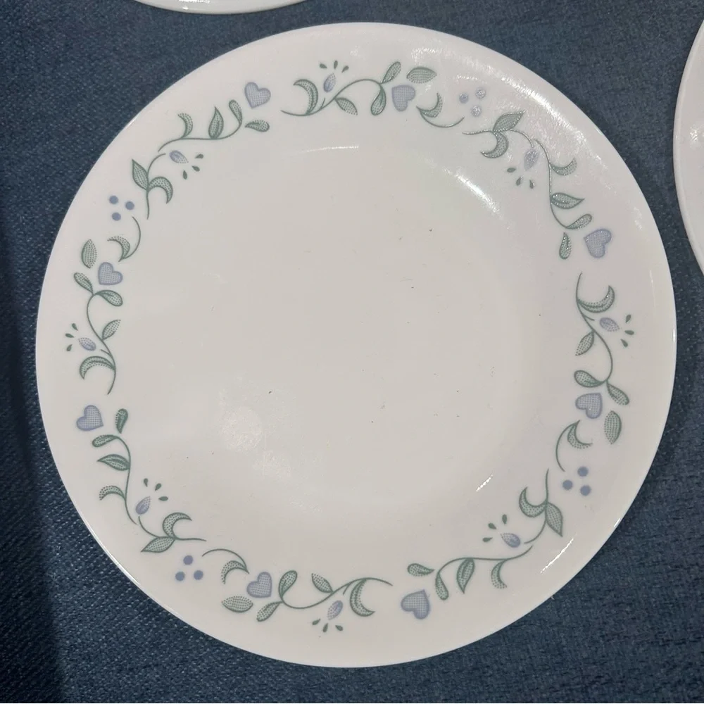 Corelle by Corning Country Cottage set of 4 dishes plates blue hearts green vine
